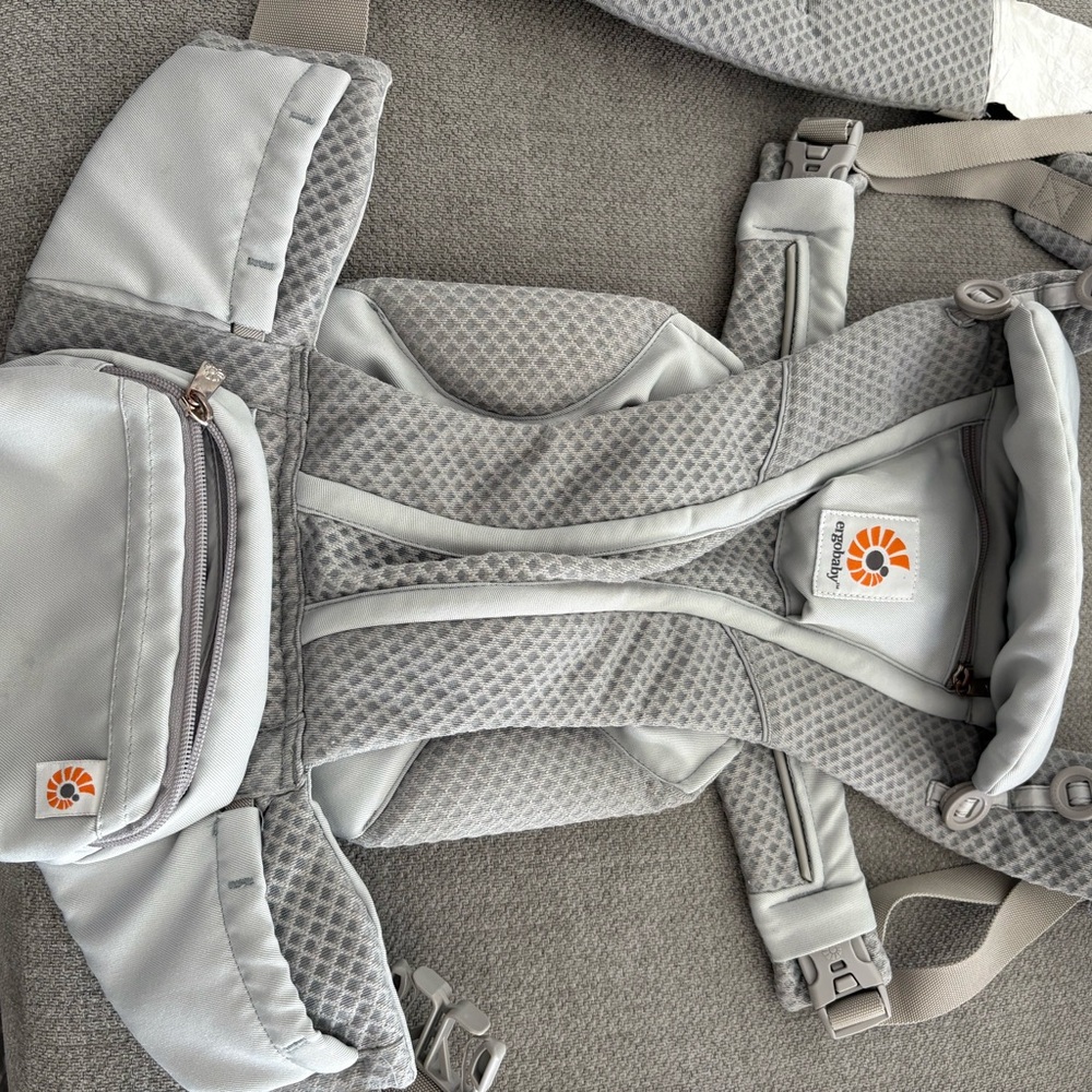 Ergobaby Gray Omni Breeze Carrier with add on Storage Bag